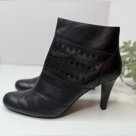 Victor Alfaro Harrison Black Heeled Leather Ankle Booties Cutout Detail Size 10 - Picture 9 of 15